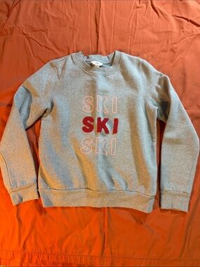 1901 Gray Crewneck Sweatshirt with Red 'SKI' Lettering